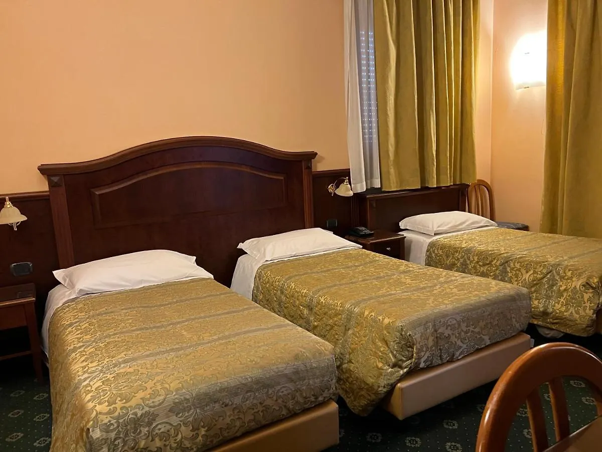Hotel Valganna Milan 3*,